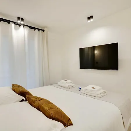 Appartamento Chic Parisian Retreat 2-bedroom In The Vibrant 10th Arrond *