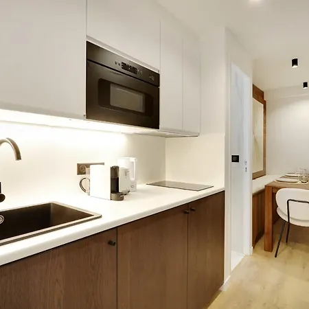 Chic Parisian Retreat 2-bedroom In The Vibrant 10th Arrond Appartamento